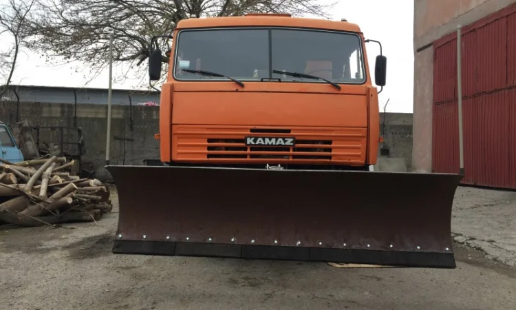 Продам отвал снегоуборочный на Камаз - фото № 1