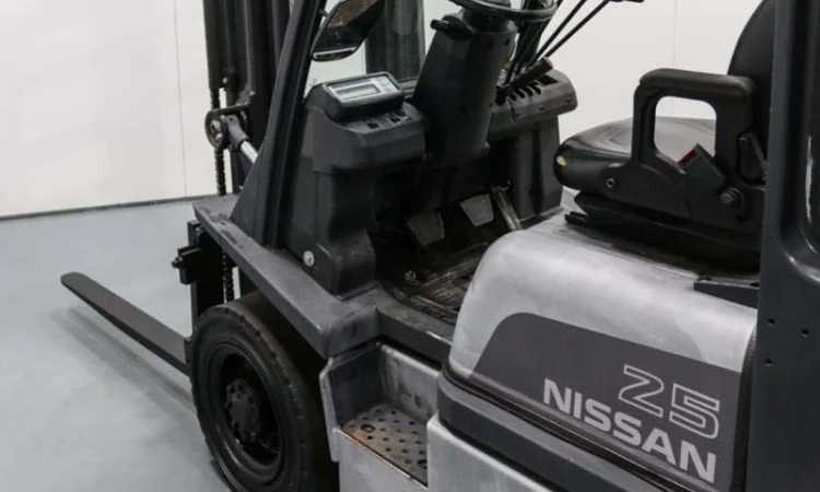 Вилочный погрузчик Nissan U1D2A25LQ 2012 года - фото № 5