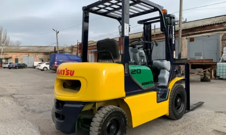 Вилочный бензиновый автопогрузчик Komatsu FG20LC-12 с наработкой всего 1811 моточасов - фото № 3