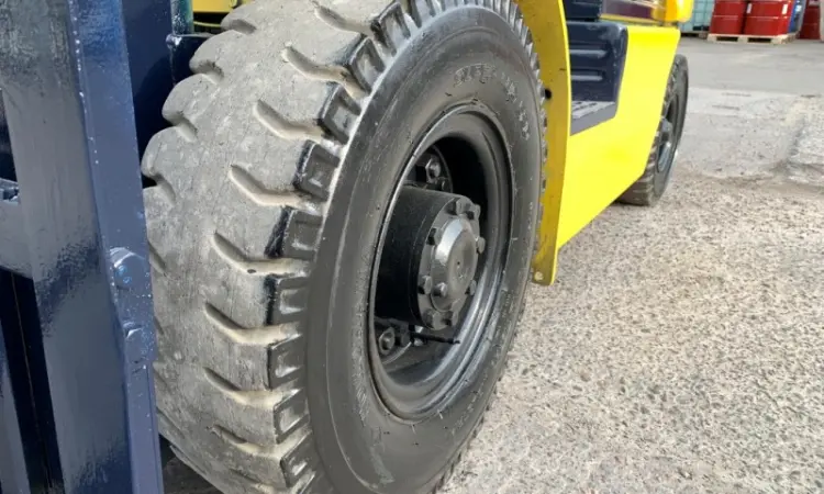 Вилочный бензиновый автопогрузчик Komatsu FG20LC-12 с наработкой всего 1811 моточасов - фото № 9