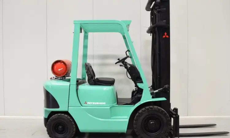Газовый погрузчик Mitsubishi FG25K, 2002 г., 4240 м/ч, 4м.высота подъема, каретка - фото № 1