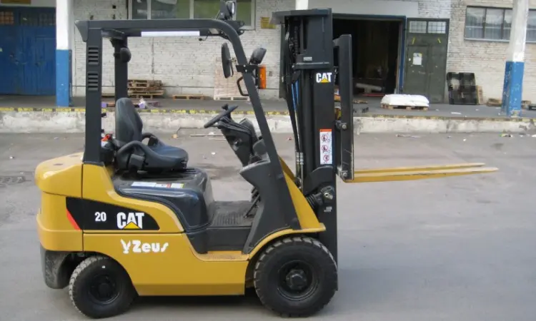 Продам погрузчик вилочный Caterpillar DP20CNT. Супер акция - фото № 1