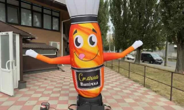 Человечек зазывающий - фото № 3