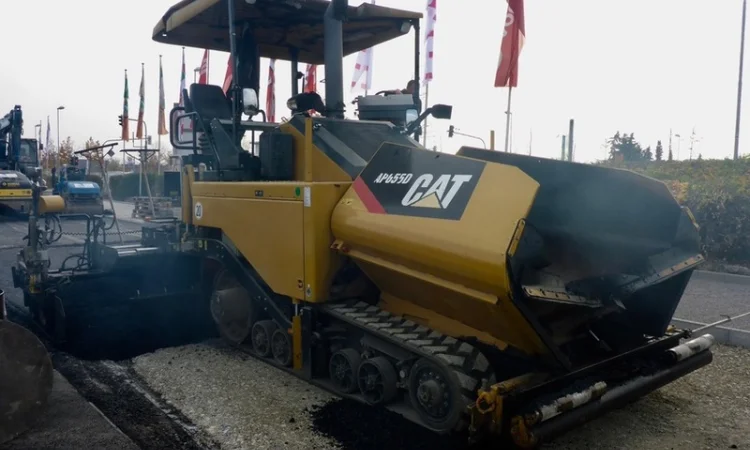 Асфальтоукладчик Caterpillar AP655D в продаже - фото № 1