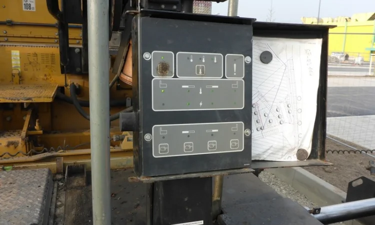 Асфальтоукладчик Caterpillar AP655D в продаже - фото № 3