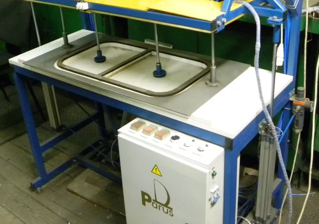 Оборудование для изготовления изделий криволинейной формы из пленки: бахил, перчаток и т.д - фото № 1