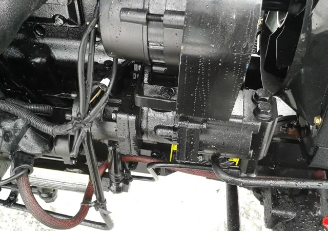 Мини-трактор Dongfeng-244C (Донгфенг-244К) с обновленной кабиной - фото № 13