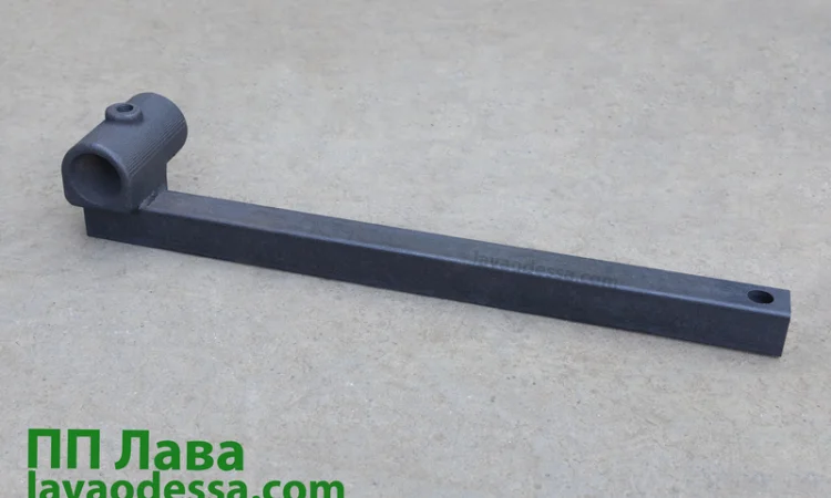 Стійка колеса ПНУ 06.030 (квадрат 40х40) для плуга ПЛН 3-35, ПЛН 4-35 з кронштейном - фото № 1