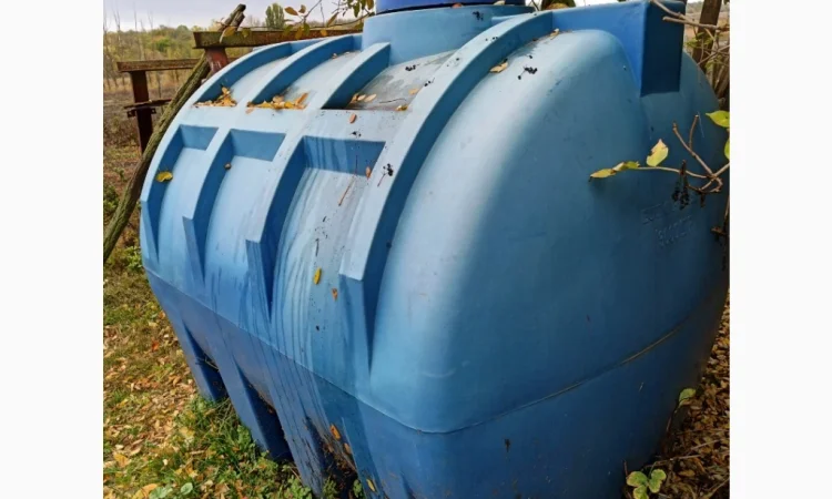Продается пластиковая емкость объемом 3000 л - фото № 2