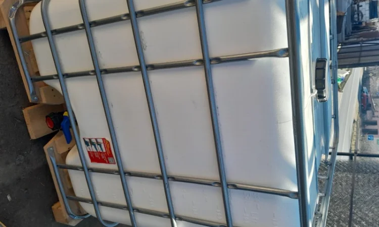 Еврокубы и канистры в продаже - фото № 1