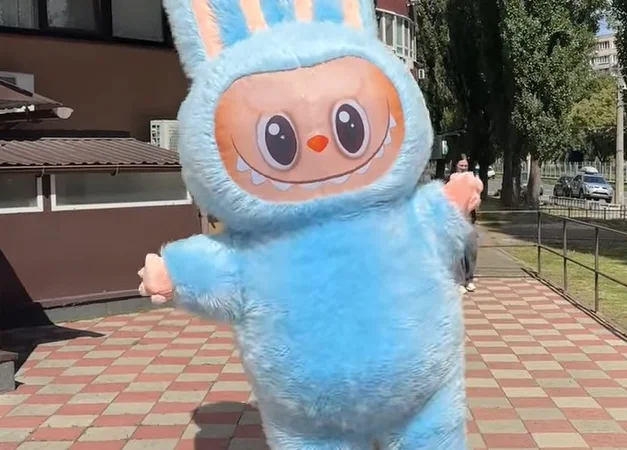 Надувной костюм Лабуба с вентилятором для продвижения бизнеса - фото № 5