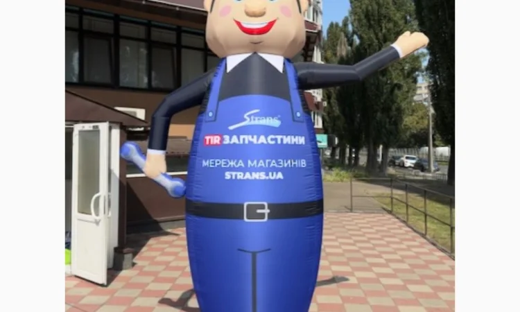 Человек машет на дороге - фото № 9