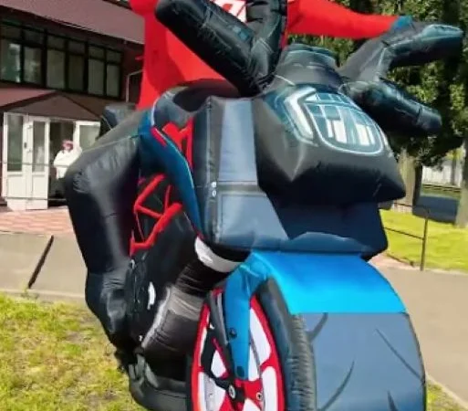 Наружная реклама человек надувной 3D копии товаров - фото № 9