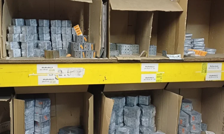 Универсальный оцинкованный уголок с ребром жесткости 145×145×95 - фото № 6