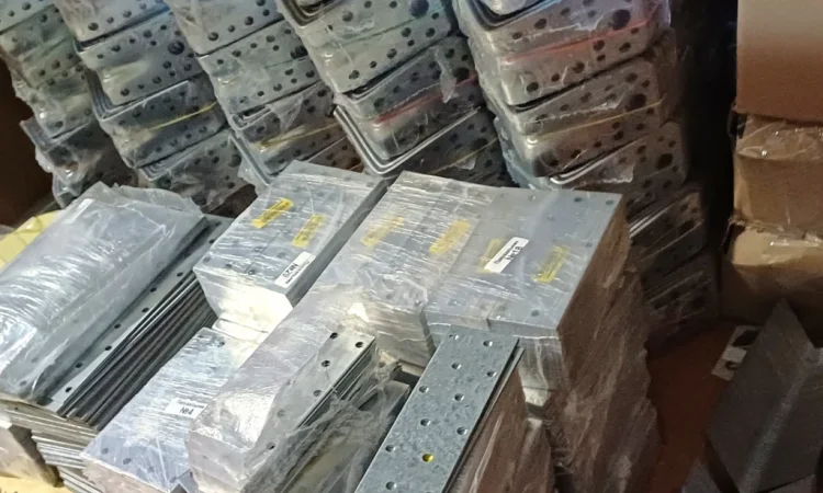 Универсальный оцинкованный уголок с ребром жесткости 145×145×95 - фото № 7