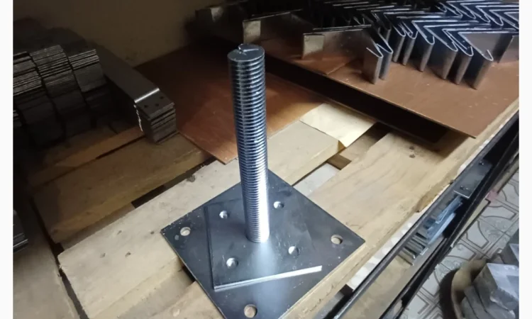 Универсальный оцинкованный уголок с ребром жесткости 145×145×95 - фото № 8