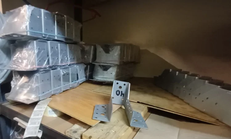 Универсальный уголок с ребром жесткости 105х105х90 2мм - фото № 11