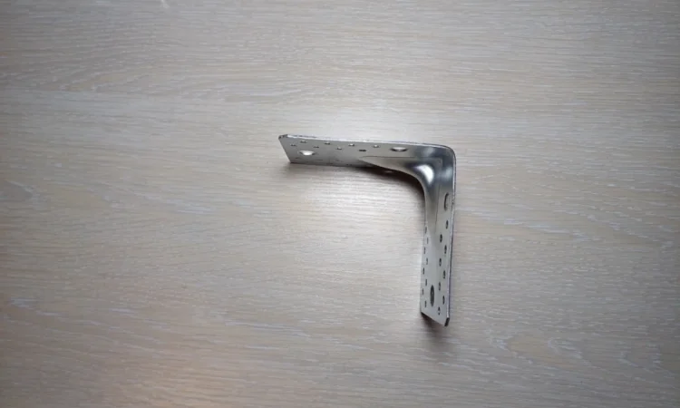 Универсальный уголок с ребром жесткости 105х105х90 2мм - фото № 2