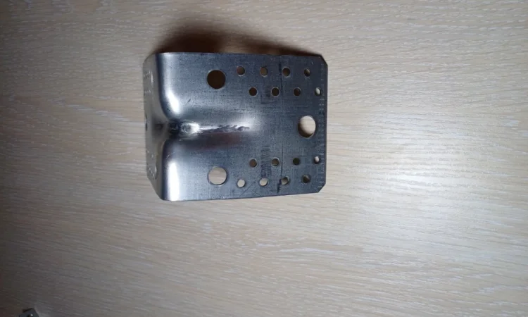 Универсальный уголок с ребром жесткости 105х105х90 2мм - фото № 4