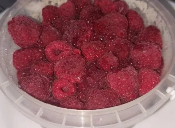 Заморожені ягоди смородина малина вишня - фото № 1