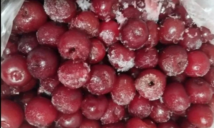 Заморожені ягоди смородина малина вишня - фото № 1