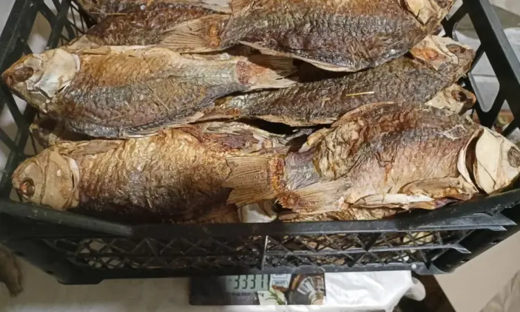 Карась сушеный печеный в печи на соломе - фото № 1