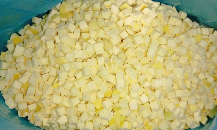 Якісне заморожене яблуко кубиками - фото № 1