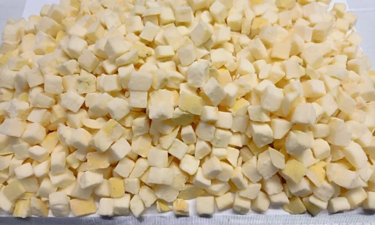 Якісне заморожене яблуко кубиками - фото № 2