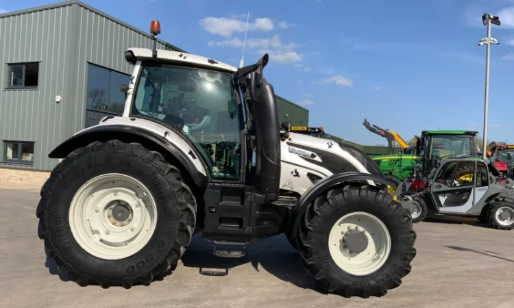 Valtra T234 Versu Twin Trac 2015 р - фото № 1