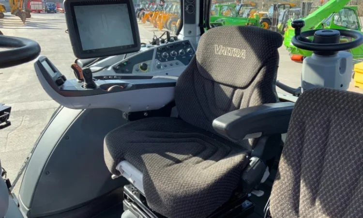 Valtra T234 Versu Twin Trac 2015 р - фото № 12
