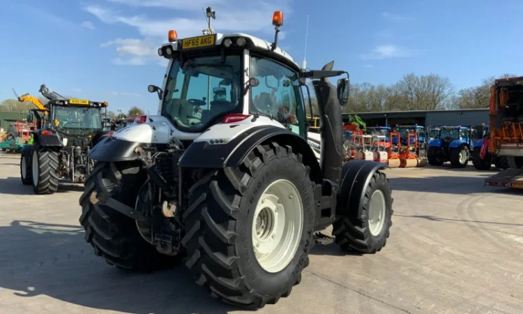Valtra T234 Versu Twin Trac 2015 р - фото № 3
