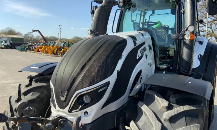 Valtra T234 Versu Twin Trac 2015 р - фото № 4