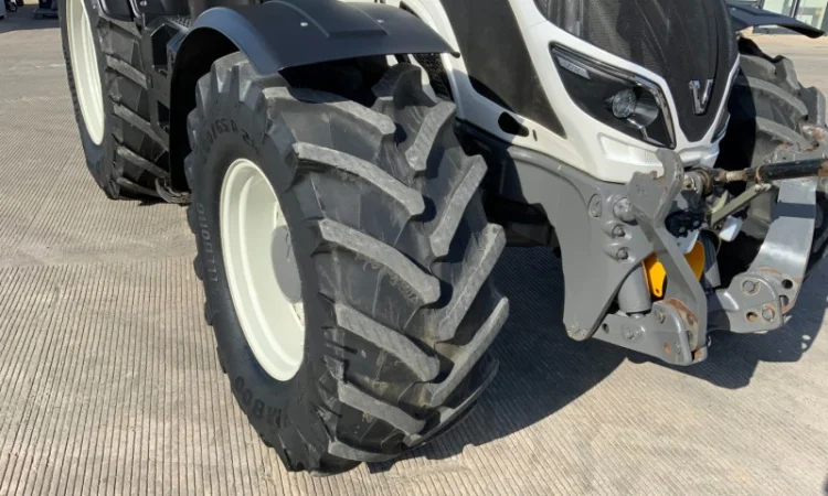 Valtra T234 Versu Twin Trac 2015 р - фото № 6