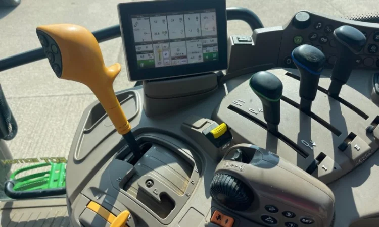John Deere 6130R Select Edition 2019 р - фото № 2