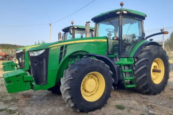 Трактор John Deere 8335R- фото № 1