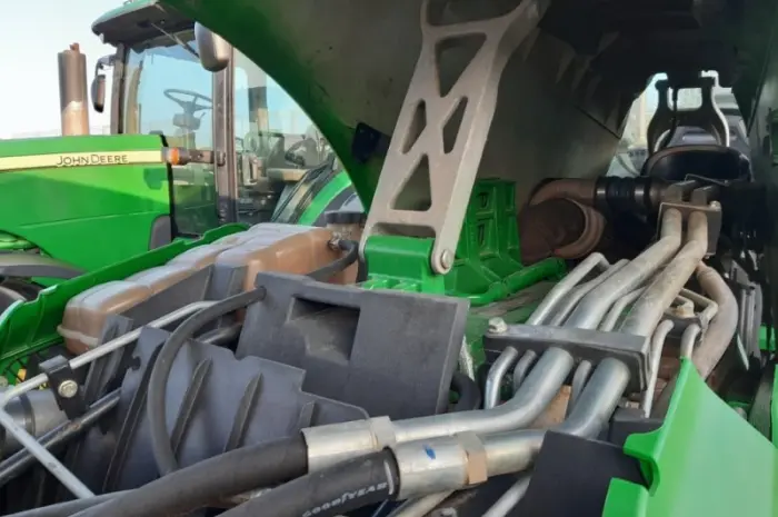 Трактор John Deere 8335R- фото № 2