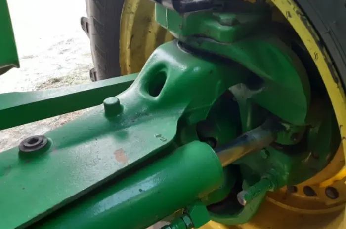 Трактор John Deere 8335R- фото № 10