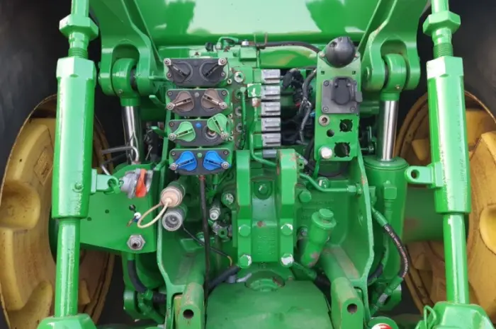 Трактор John Deere 8335R- фото № 5