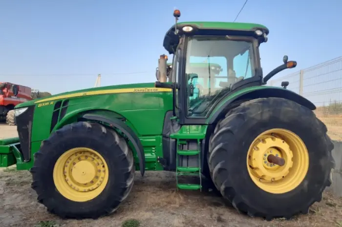 Трактор John Deere 8335R- фото № 19