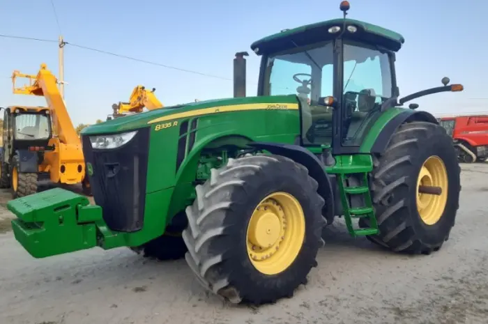 Трактор John Deere 8335R- фото № 17