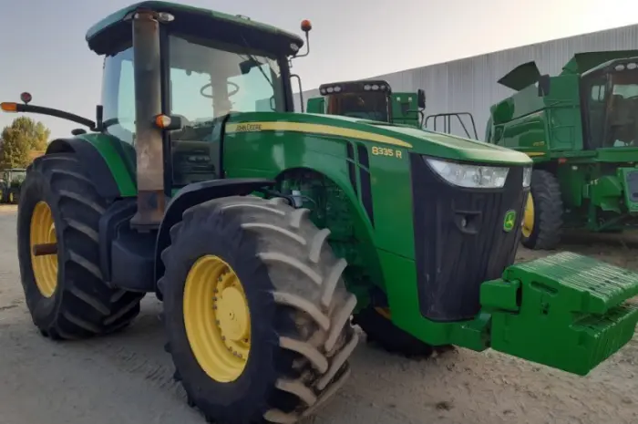 Трактор John Deere 8335R- фото № 16