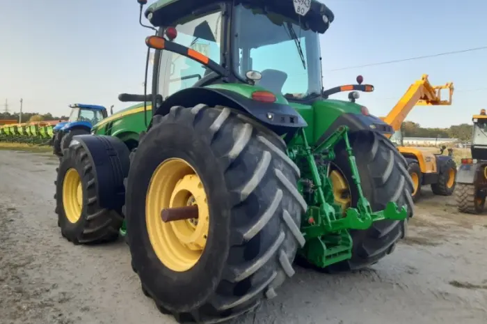 Трактор John Deere 8335R- фото № 15
