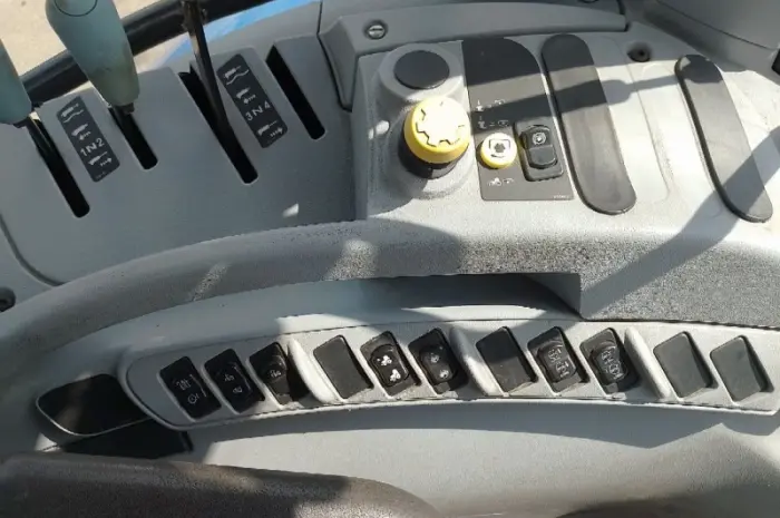 Трактор New Holland Т7060- фото № 8