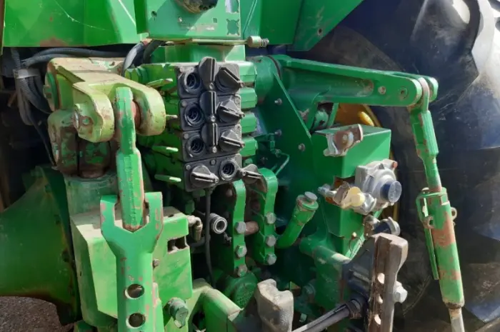 Трактор John Deere 8400- фото № 11