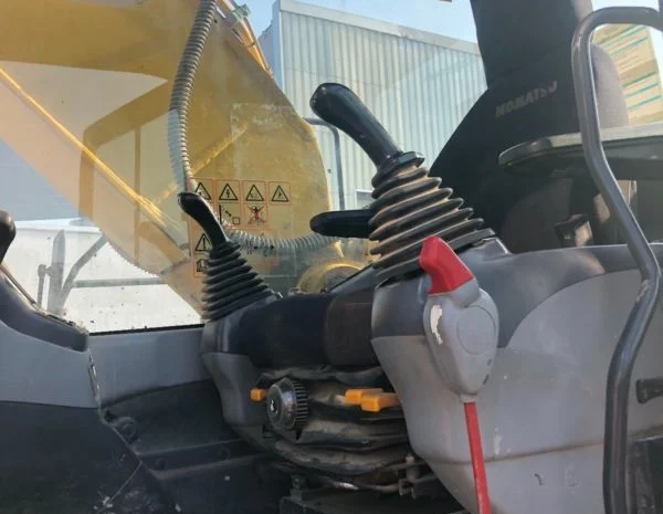 Гусеничный экскаватор Komatsu PC 240- фото № 4
