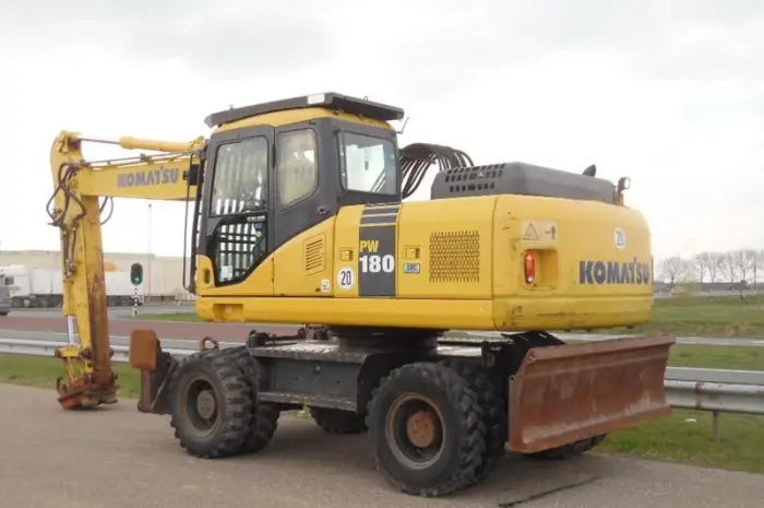 Колесный экскаватор Komatsu PW180-7EO- фото № 1