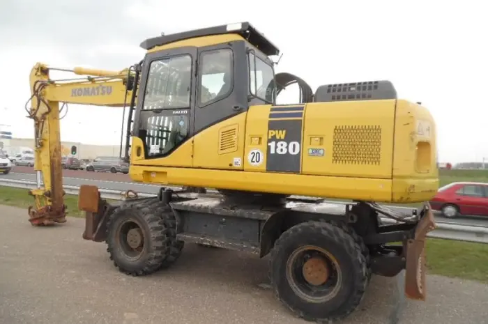 Колесный экскаватор Komatsu PW180-7EO- фото № 2