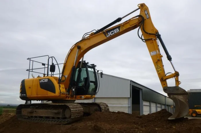 Гусеничный экскаватор JCB JS130LC- фото № 12