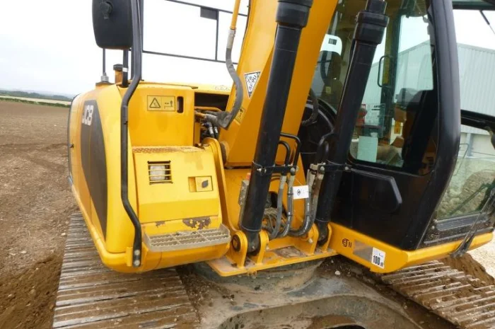 Гусеничный экскаватор JCB JS130LC- фото № 5