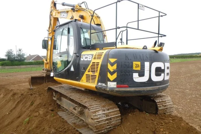 Гусеничный экскаватор JCB JS130LC- фото № 7